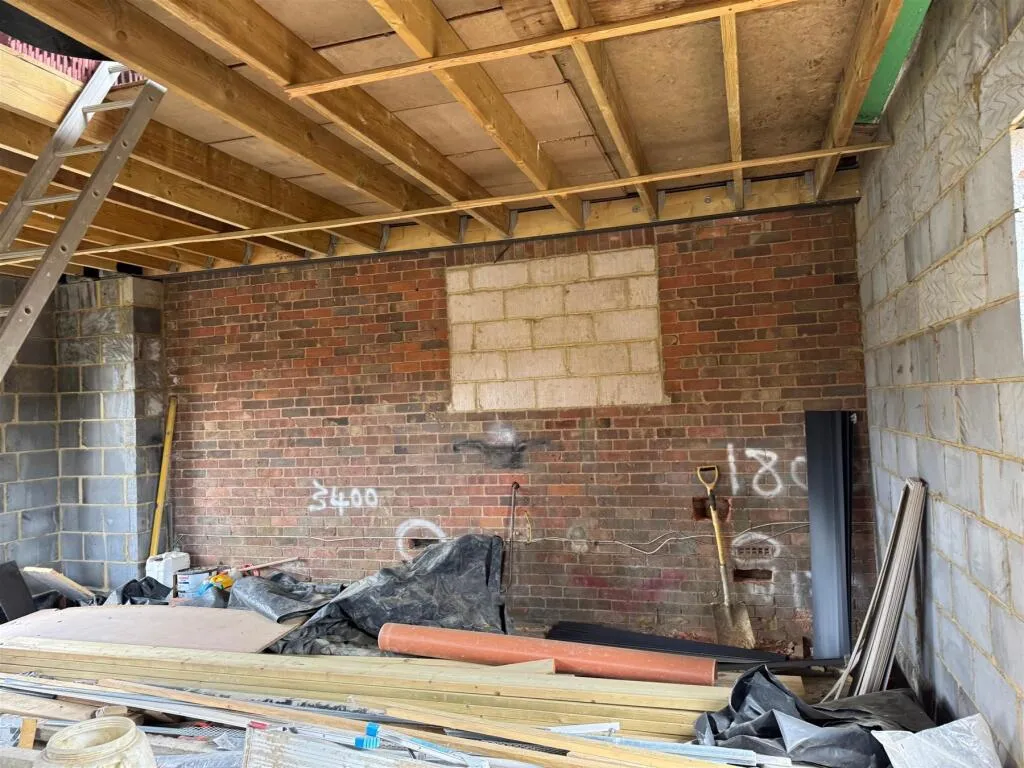 4 bed End of Terrace