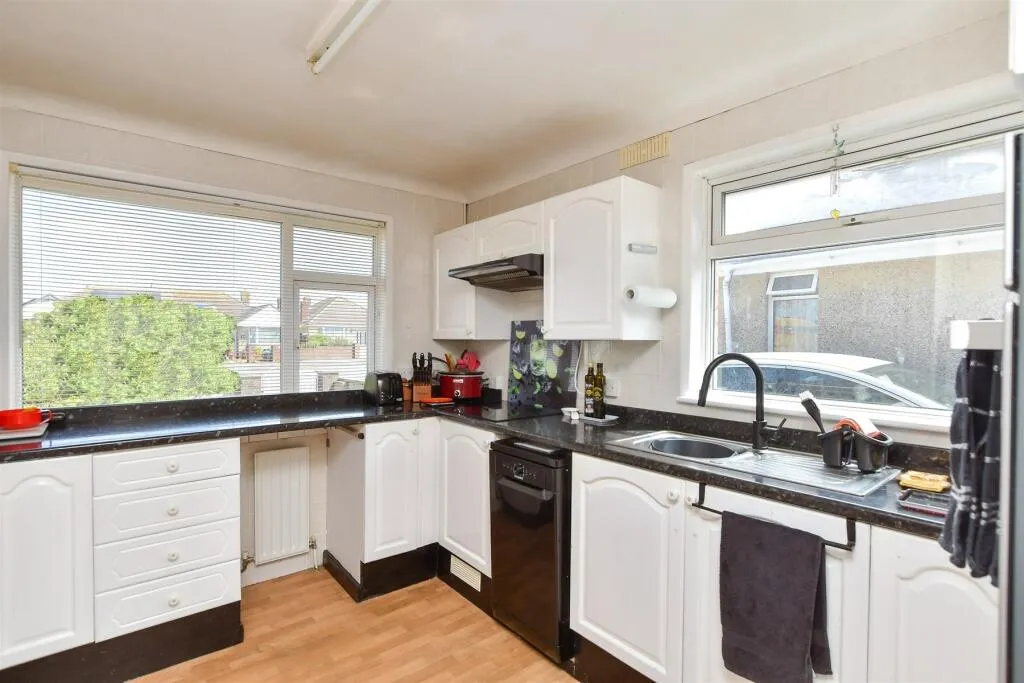 2 bed Detached Bungalow