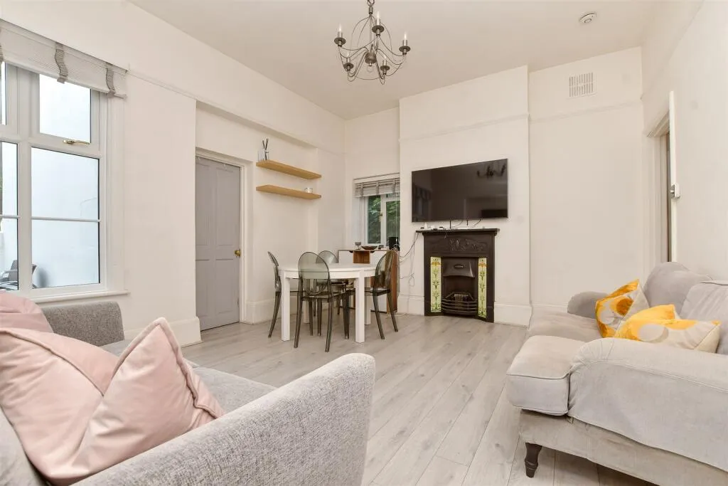 2 bed Apartment
