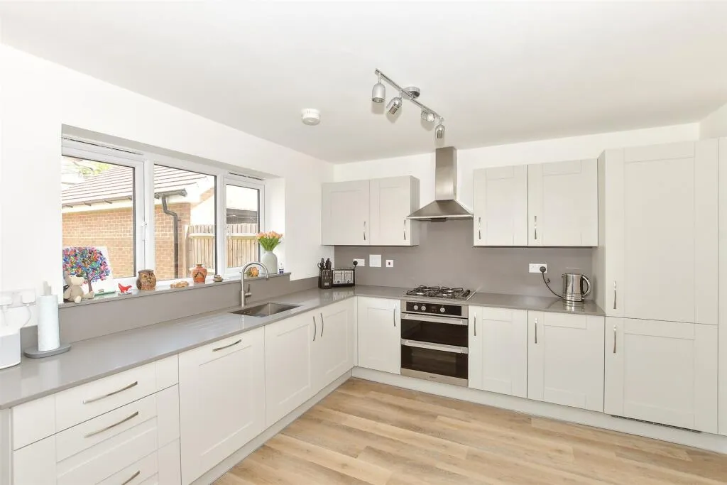 4 bed Detached