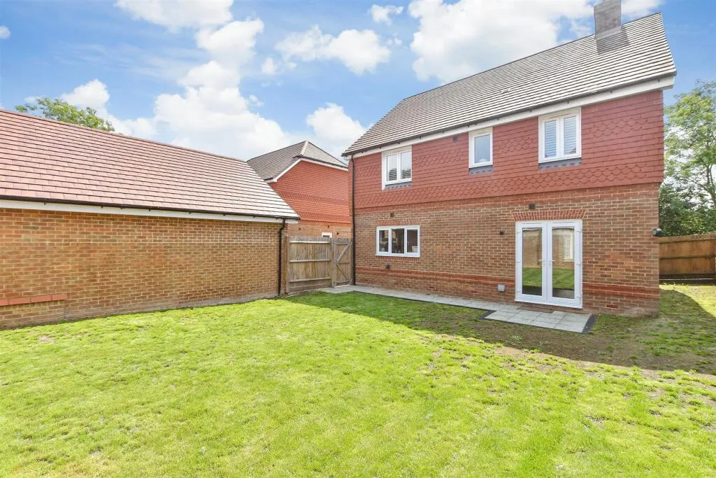 4 bed Detached