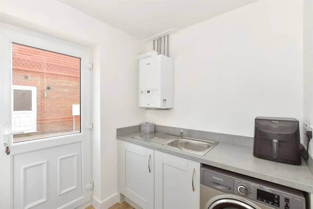 4 bed Detached