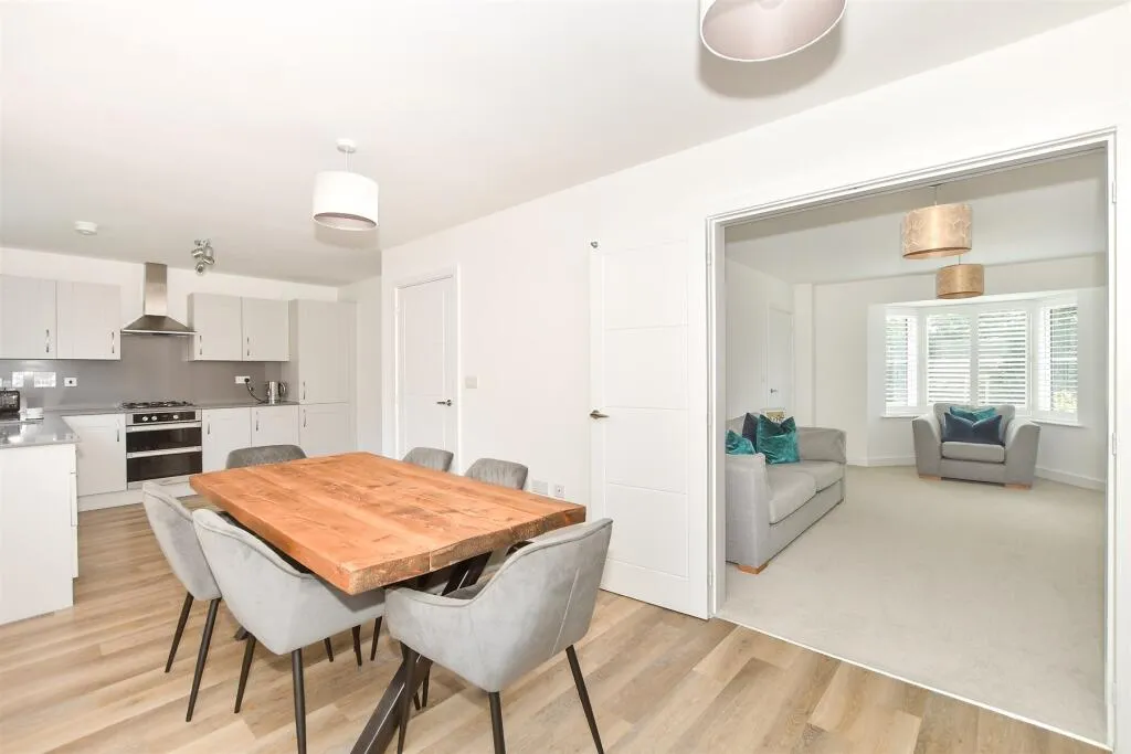 4 bed Detached