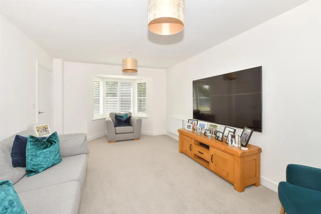4 bed Detached