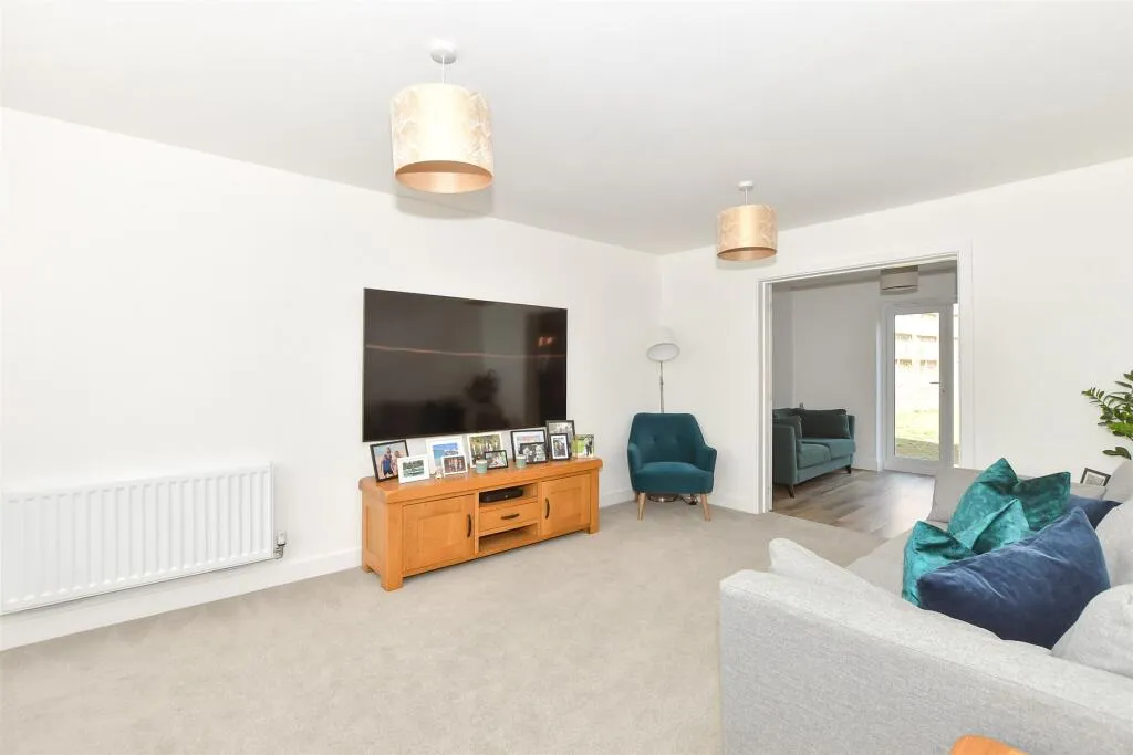 4 bed Detached