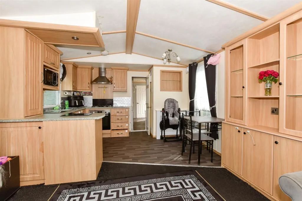 2 bed Mobile Home