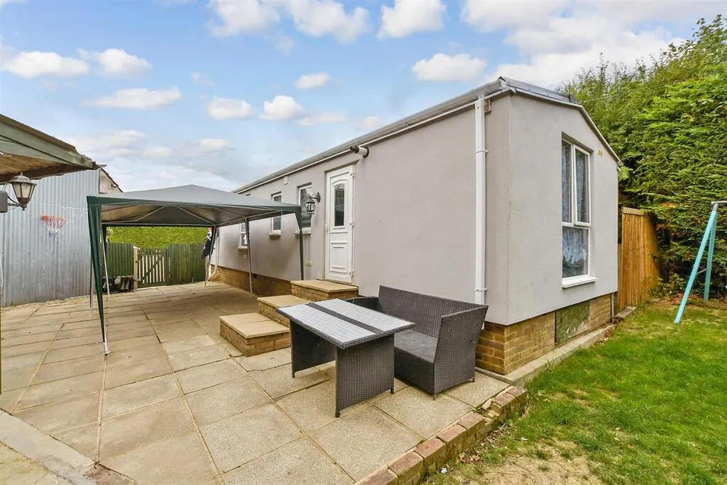 2 bed Mobile Home