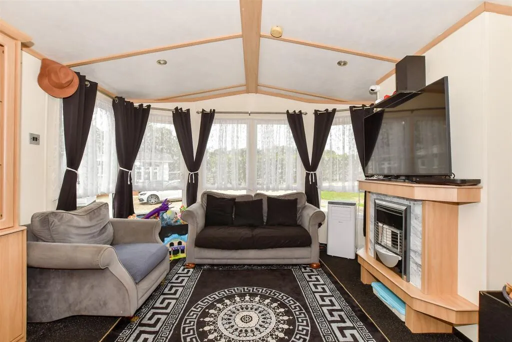 2 bed Mobile Home