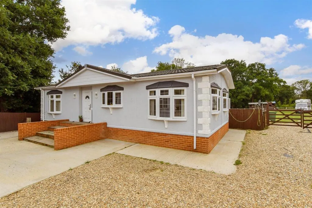 2 bed Mobile Home