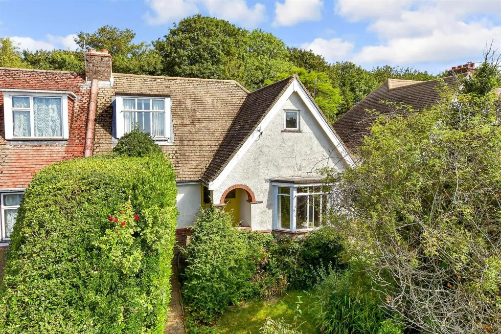 3 bed Semi-Detached Bungalow