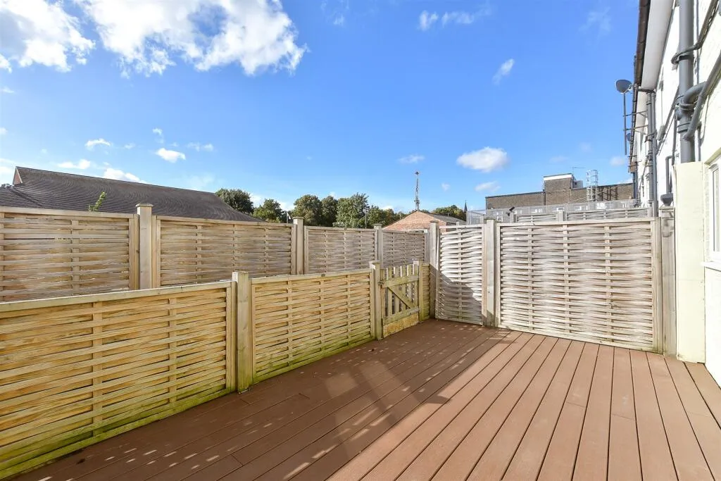 3 bed Maisonette