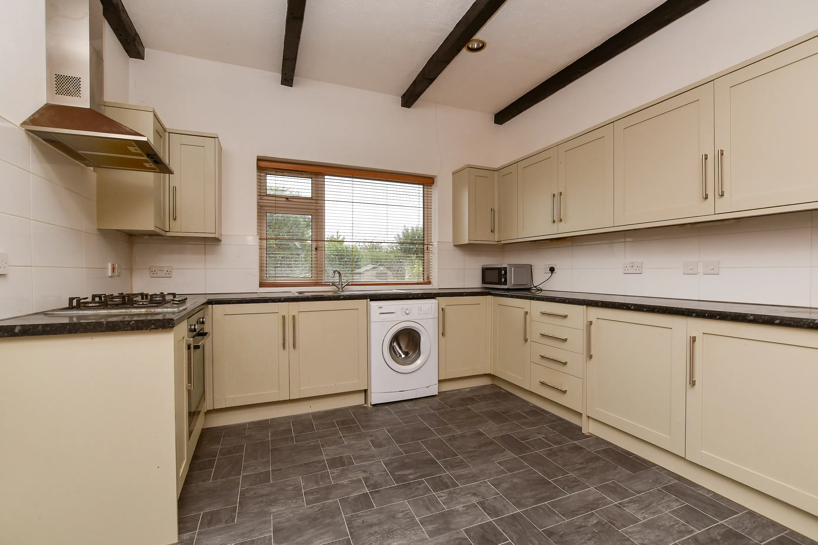 4 bed Semi-Detached