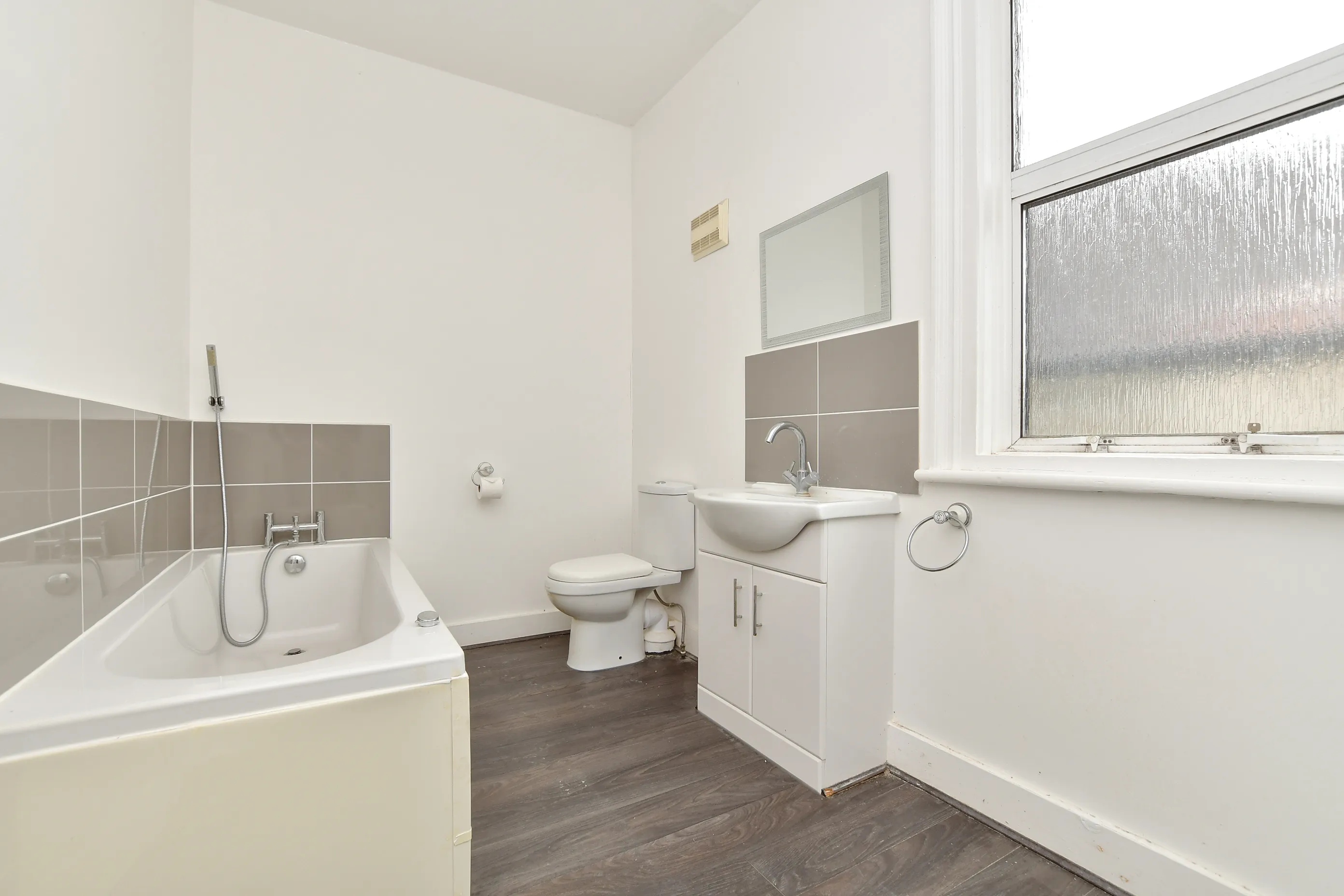 4 bed Semi-Detached