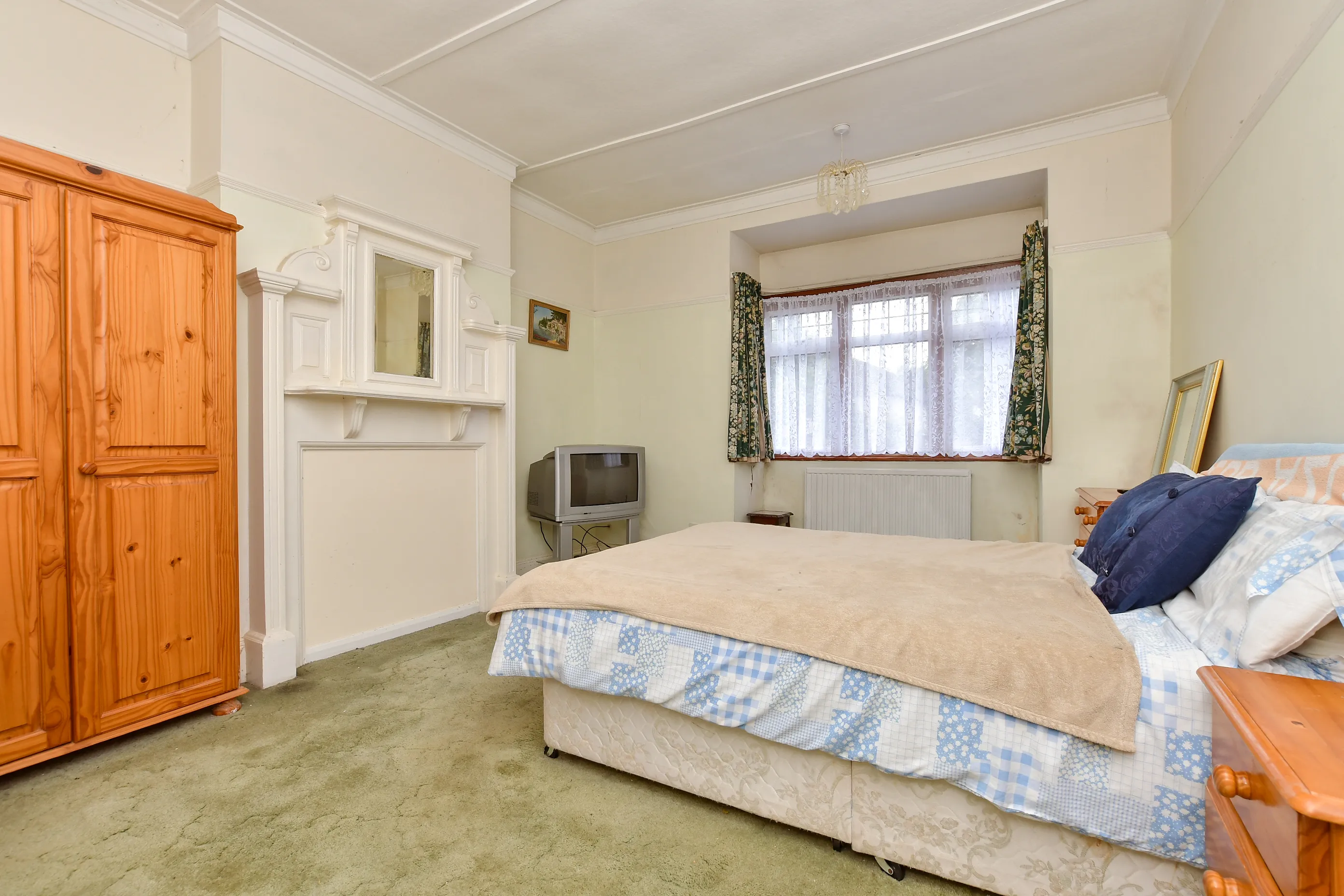4 bed Semi-Detached