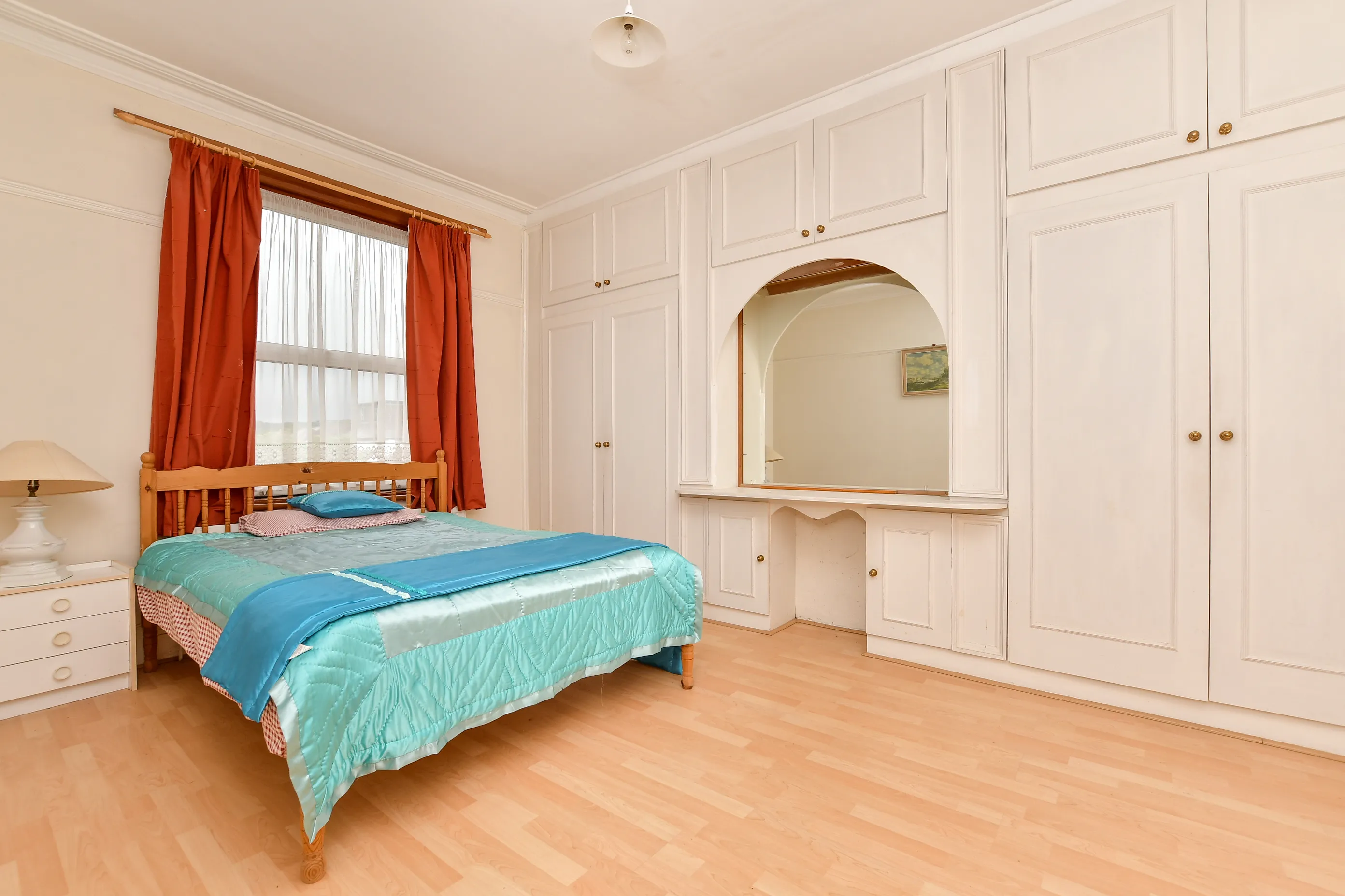 4 bed Semi-Detached