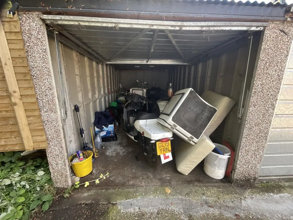 1 bed Garage
