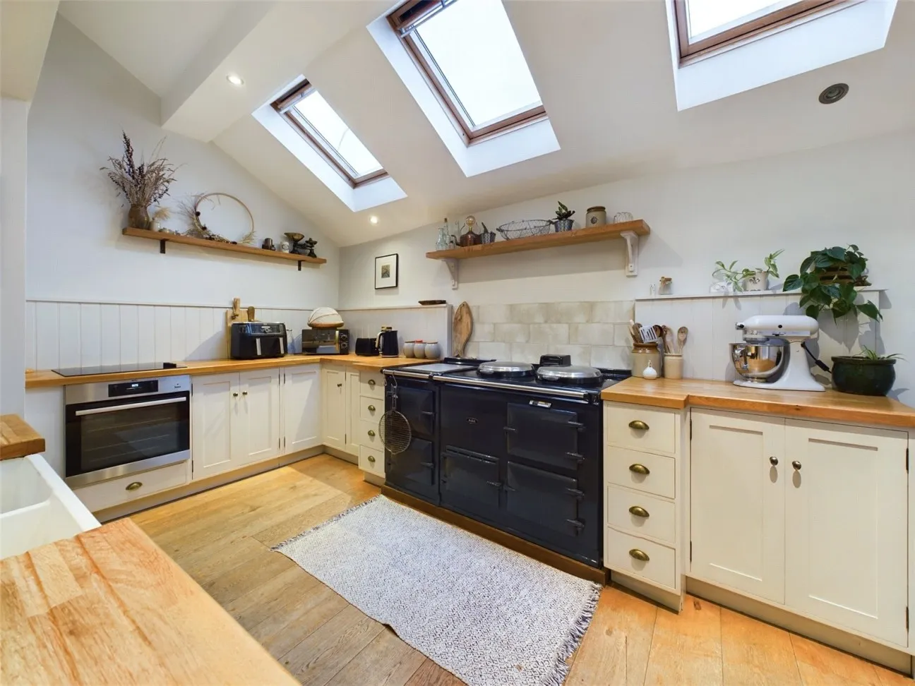 7 Bed  Semi-detached house  Under Offer