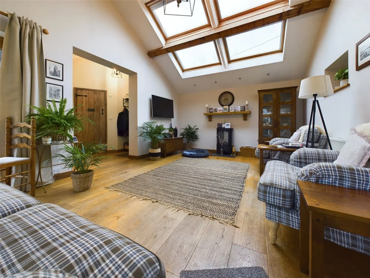 7 Bed  Semi-detached house  Under Offer