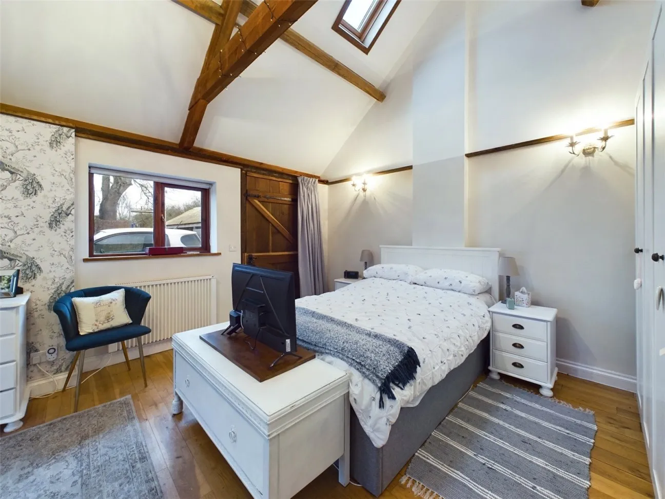 7 Bed  Semi-detached house  Under Offer