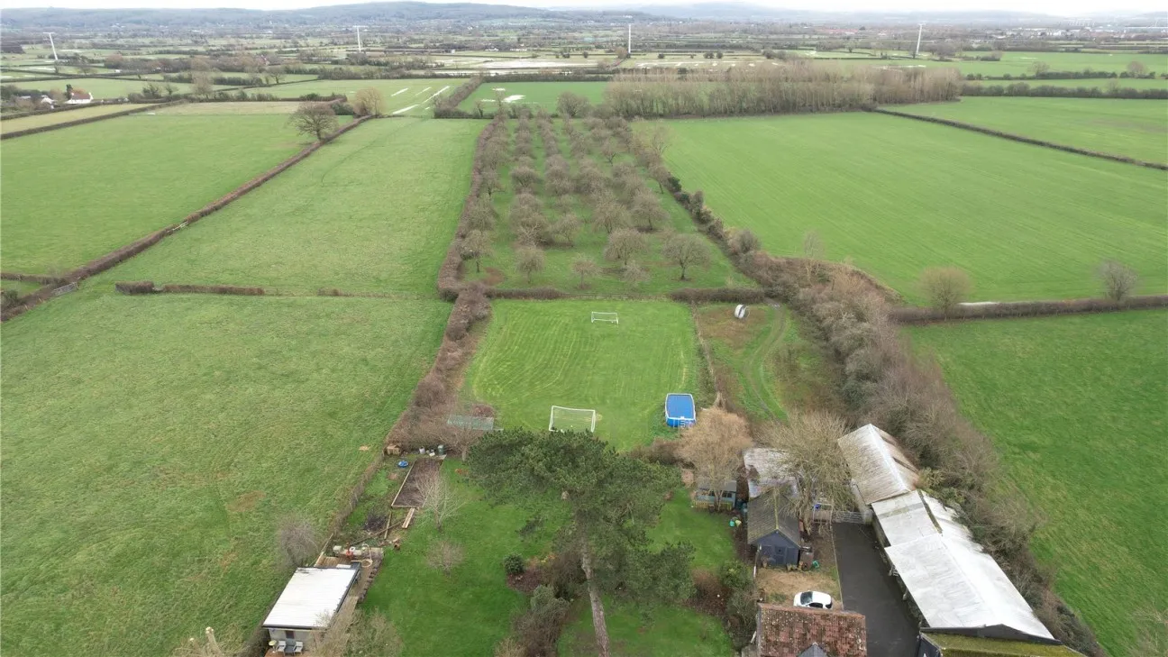 7 Bed  Semi-detached house  Under Offer