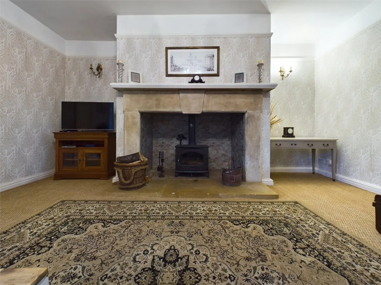 7 Bed  Semi-detached house  Under Offer