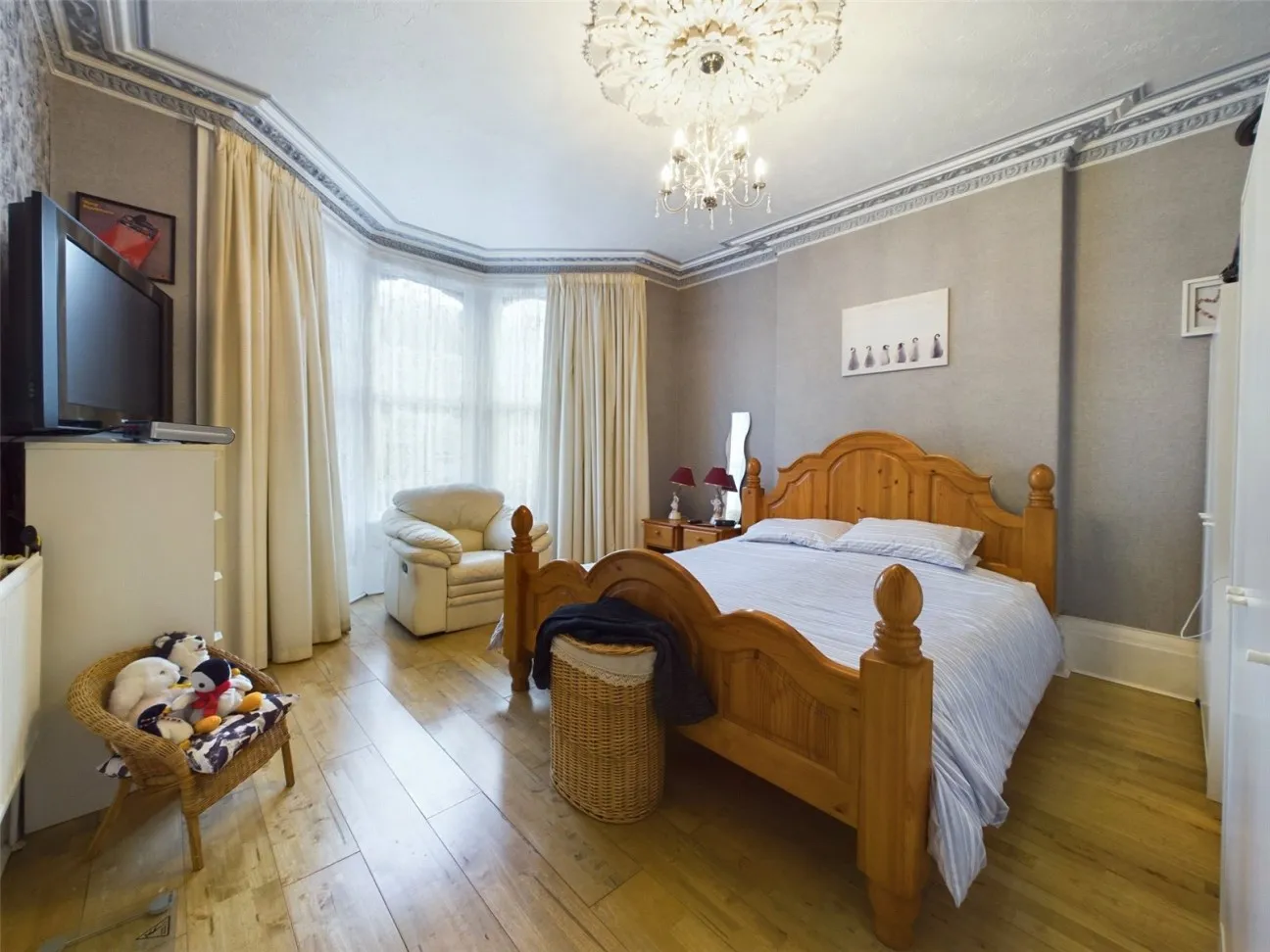 6 Bed  Detached house  For Sale