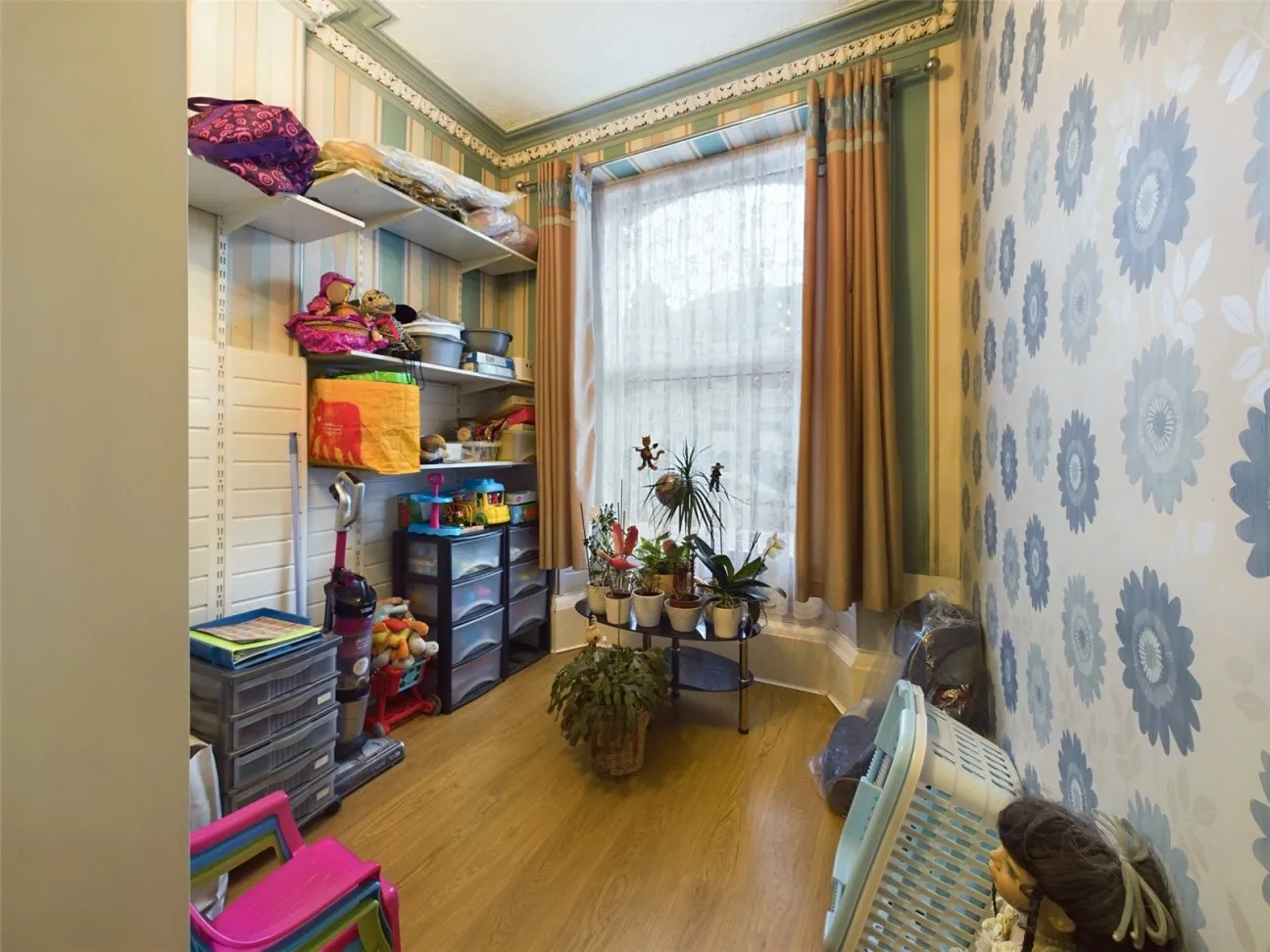 6 Bed  Detached house  For Sale