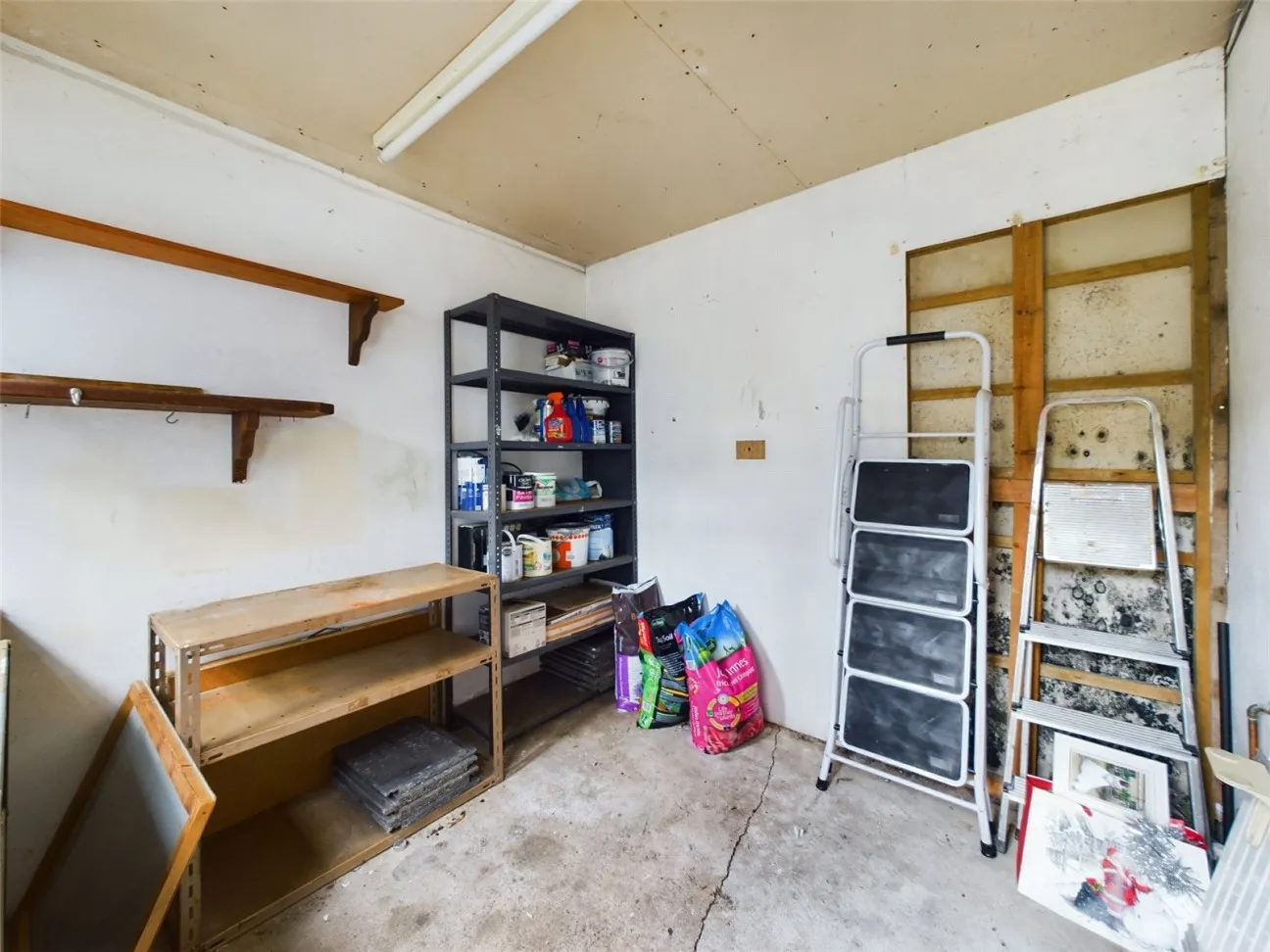 2 Bed  Detached bungalow  For Sale