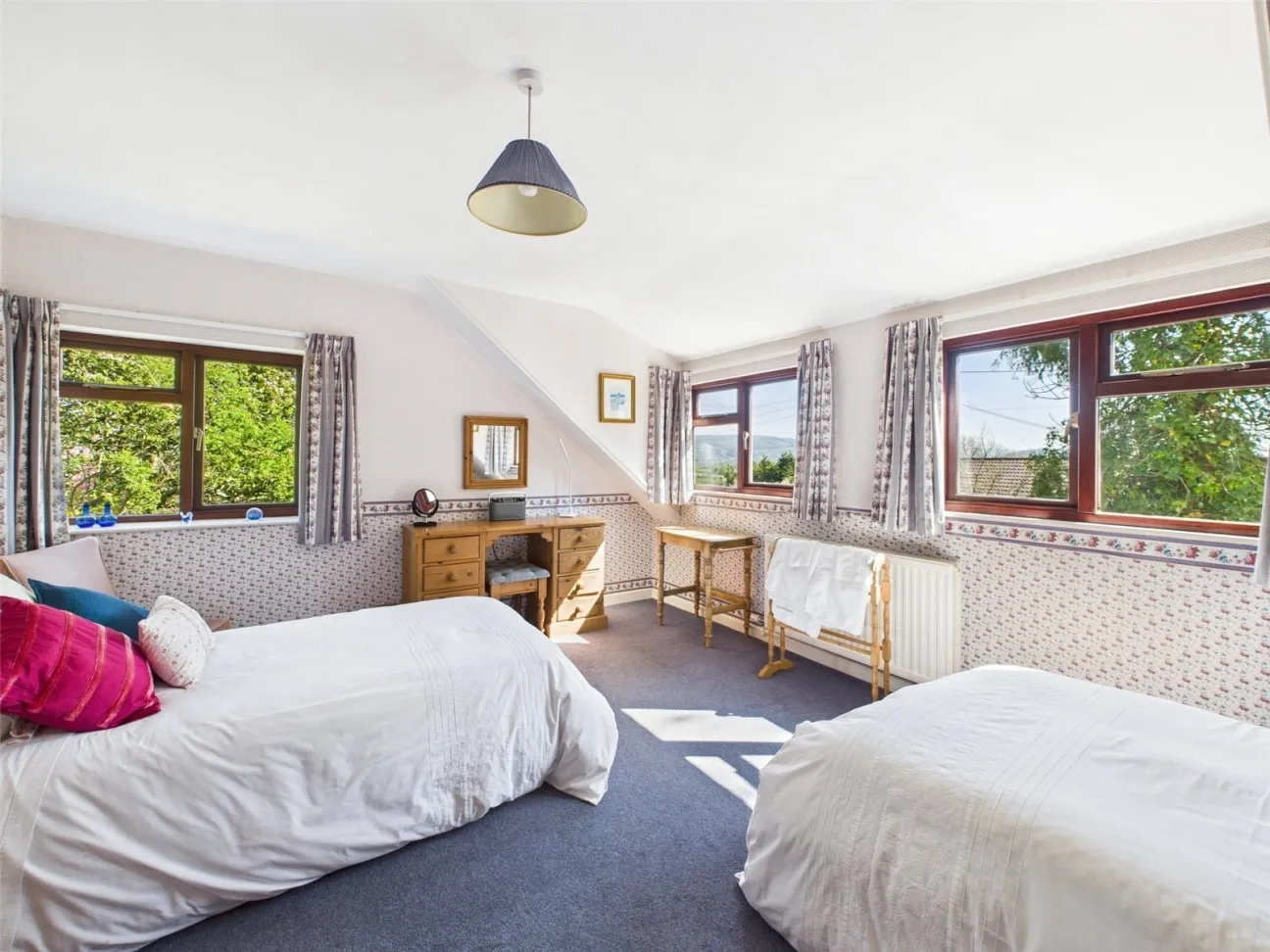 5 Bed  Detached house  For Sale