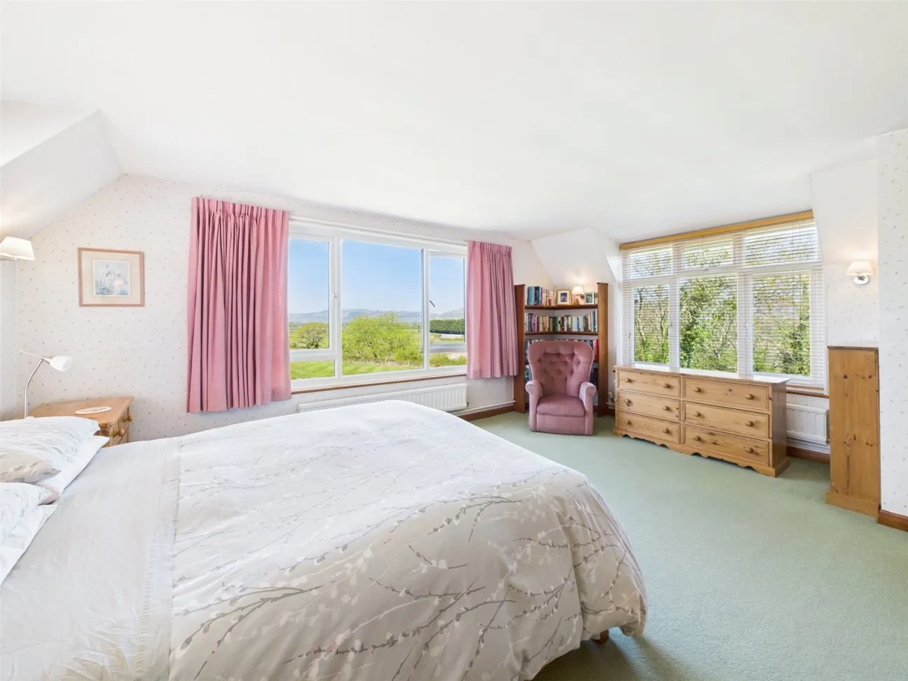5 Bed  Detached house  For Sale