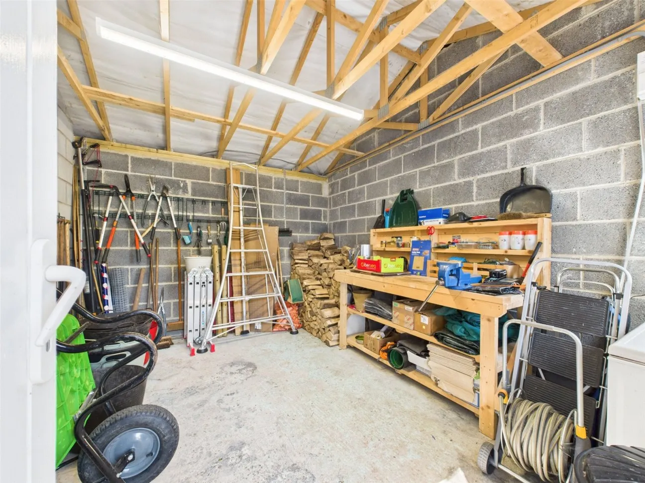 5 Bed  Detached house  For Sale