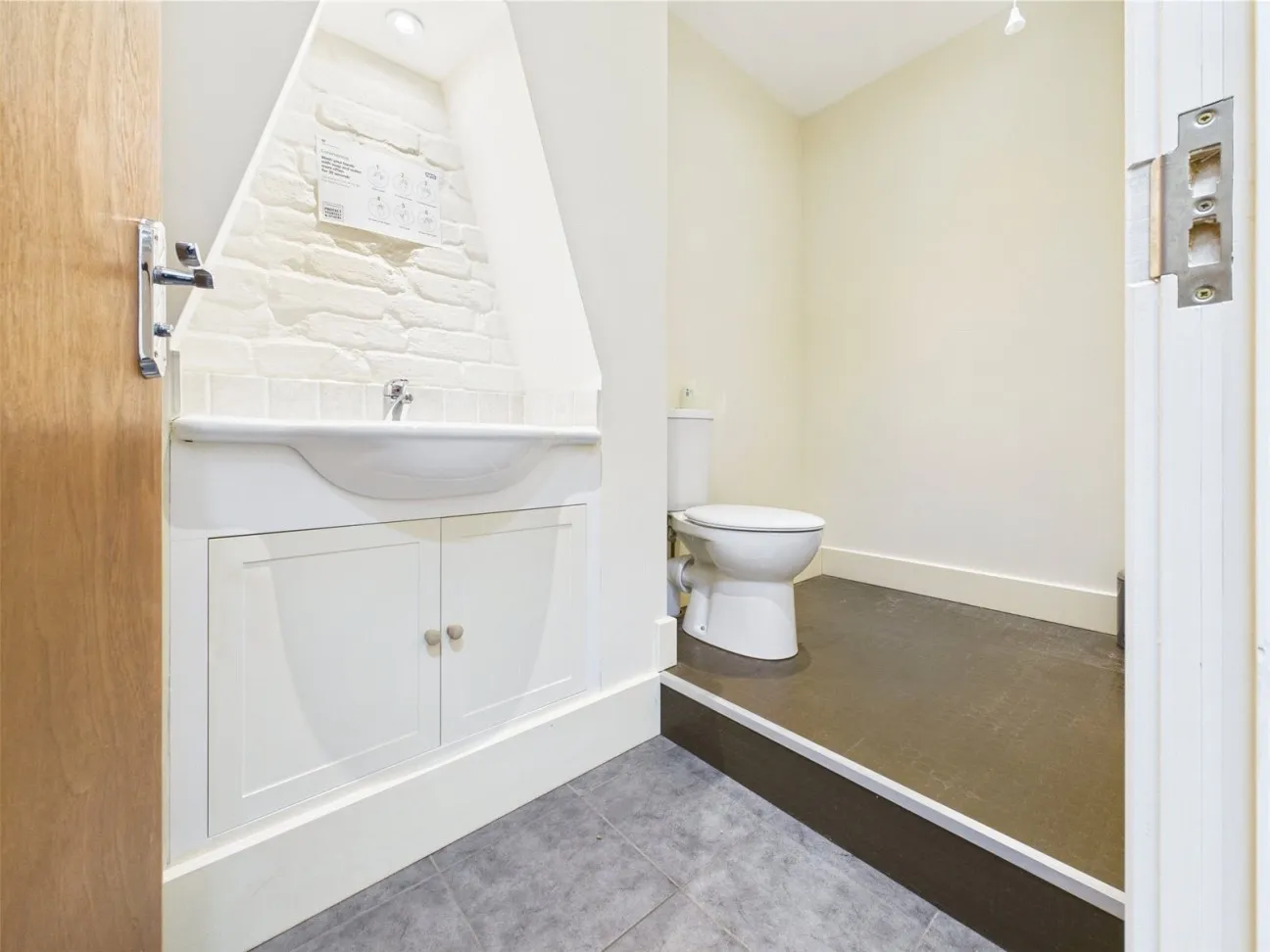3 Bed  Property  For Sale