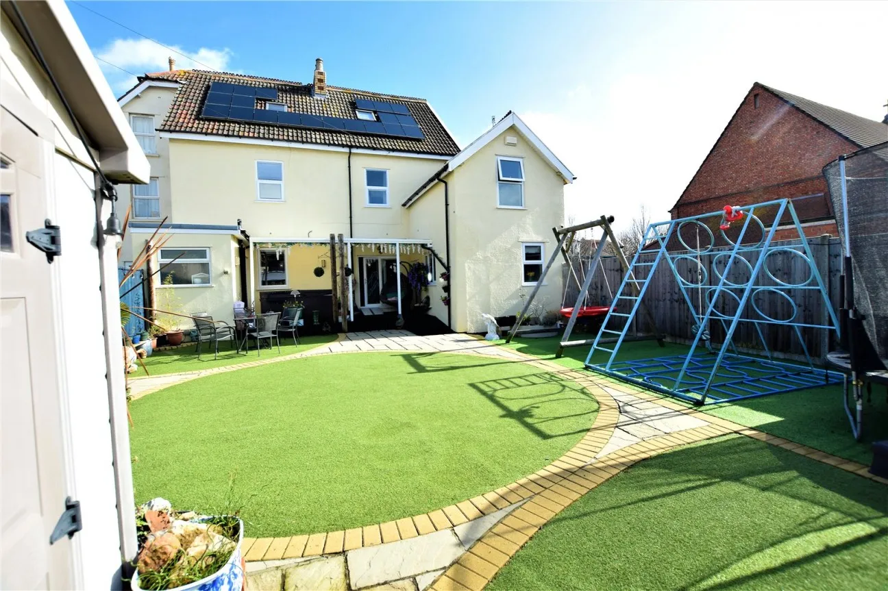 7 Bed  Property  For Sale