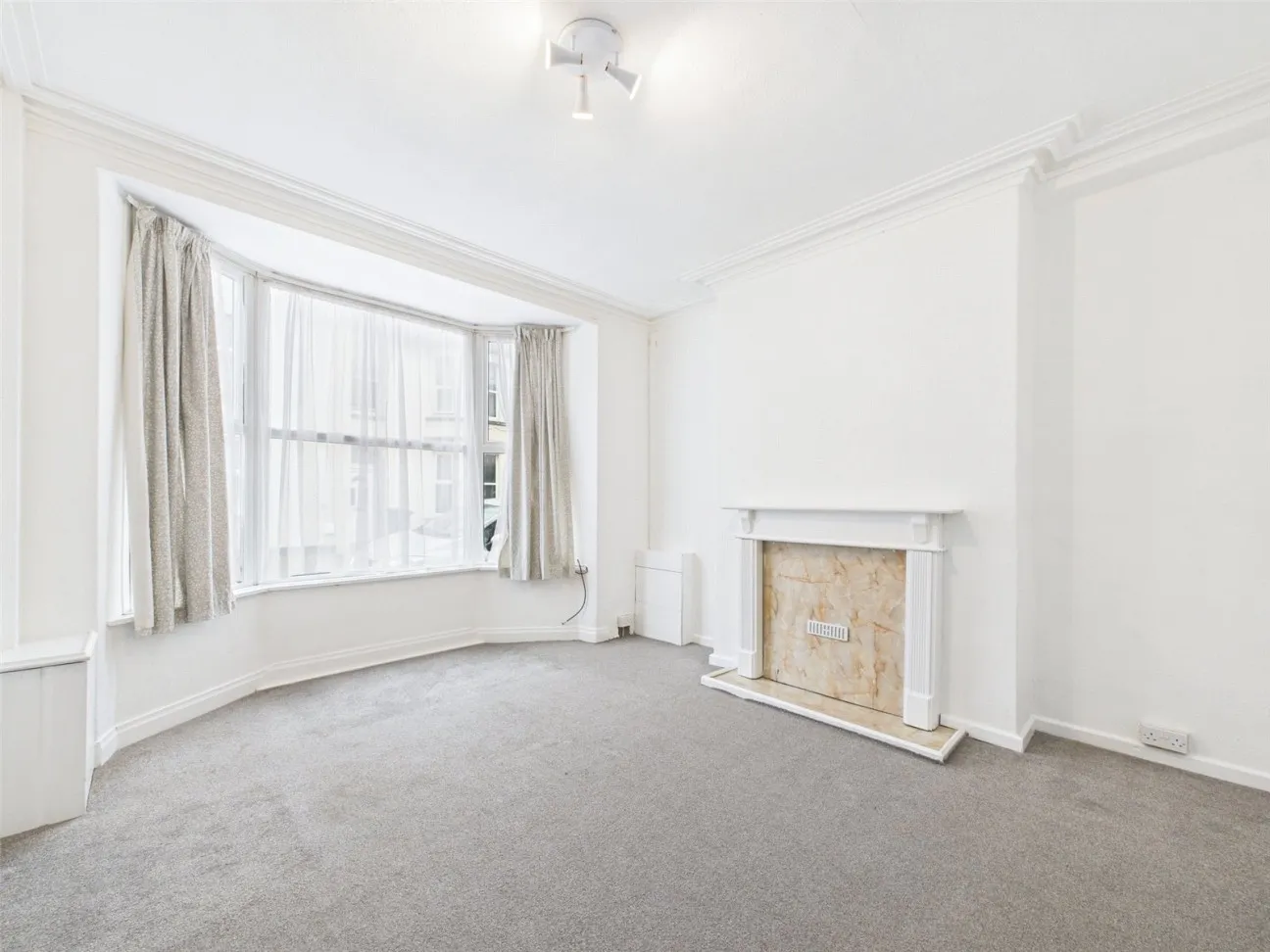 3 Bed  Terraced House  For Sale