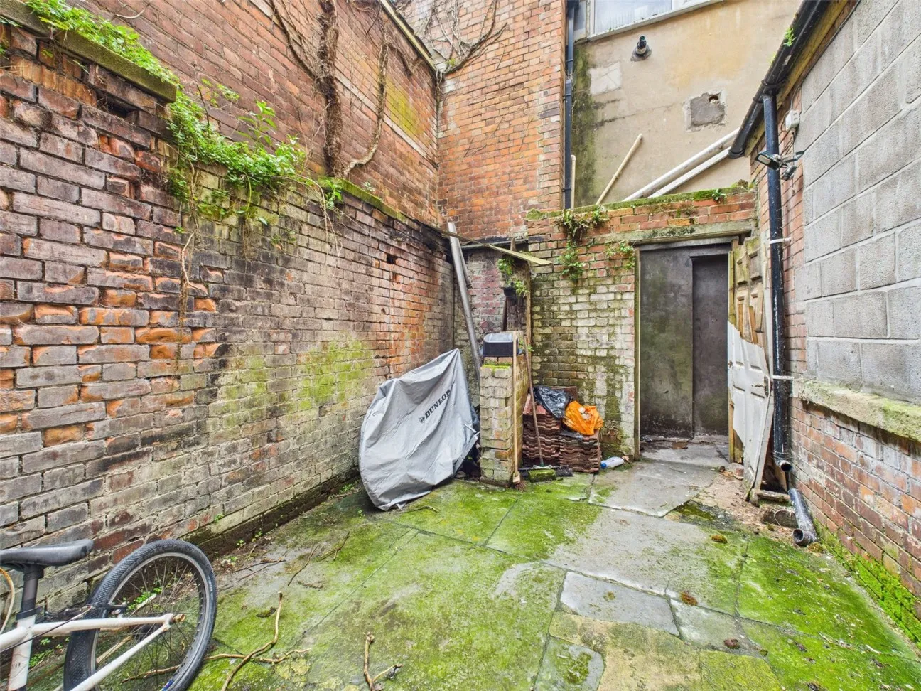 5 Bed  Property  For Sale