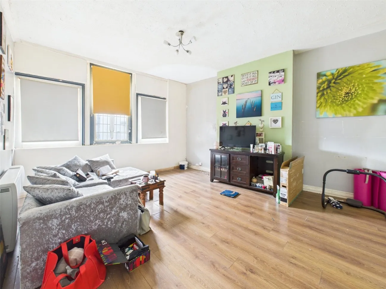 5 Bed  Property  Under Offer