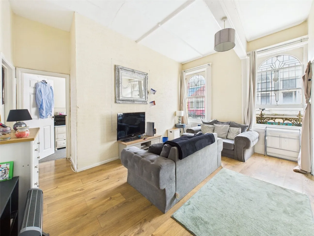 5 Bed  Property  Under Offer
