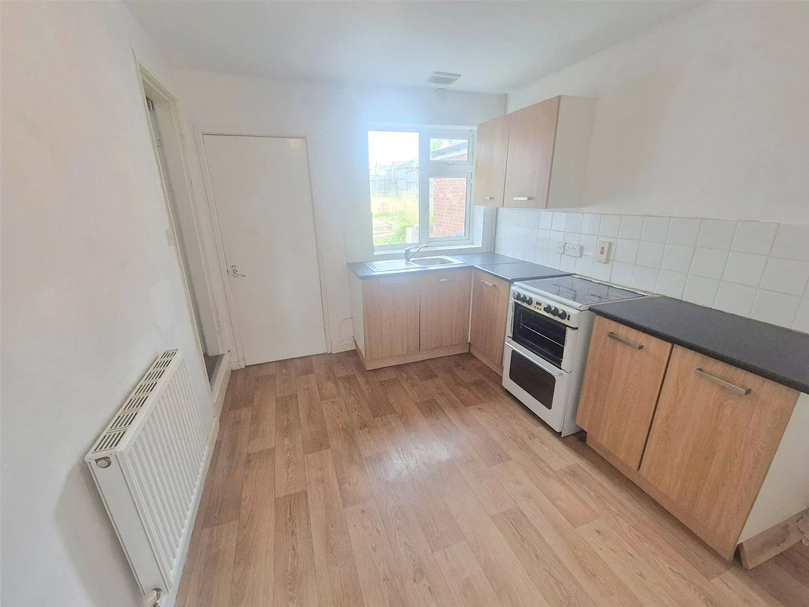 3 bed End of Terrace