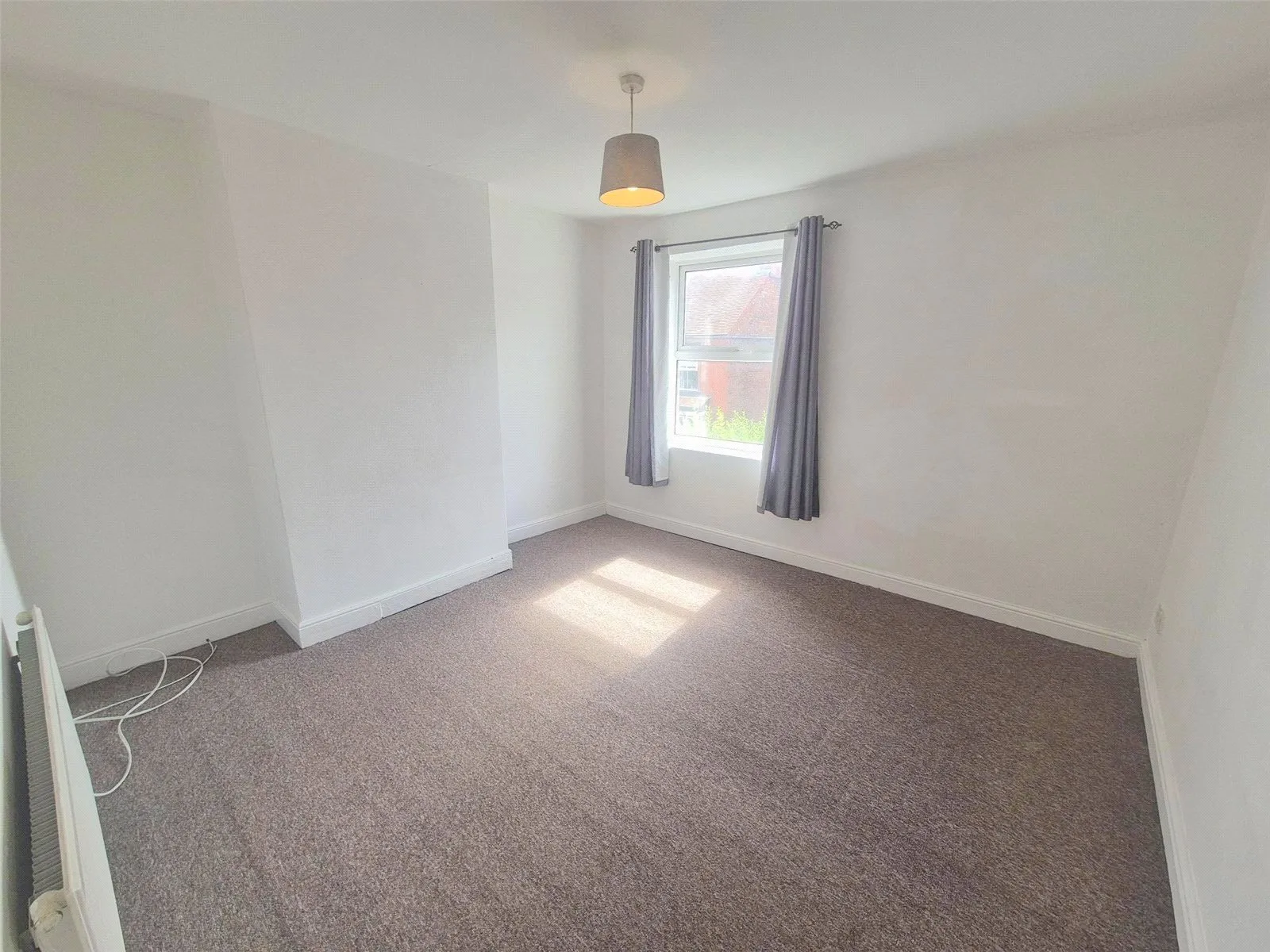 3 bed End of Terrace