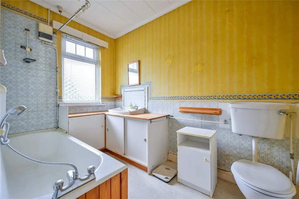 4 bed Semi-Detached