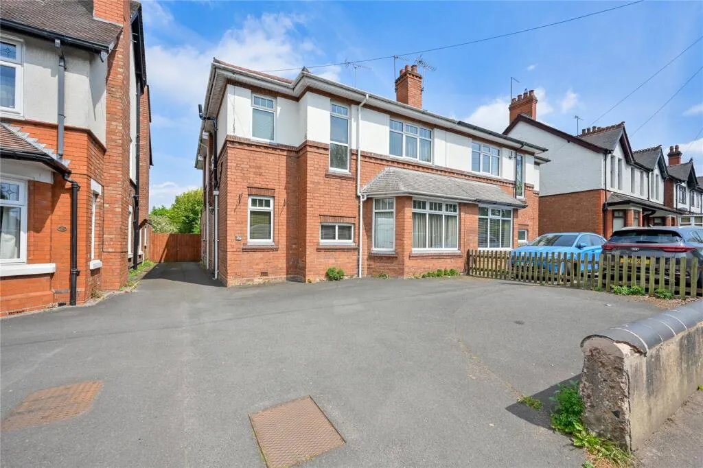 4 bed Semi-Detached