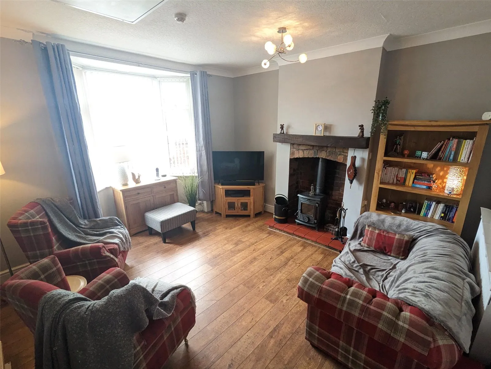 5 bed Detached