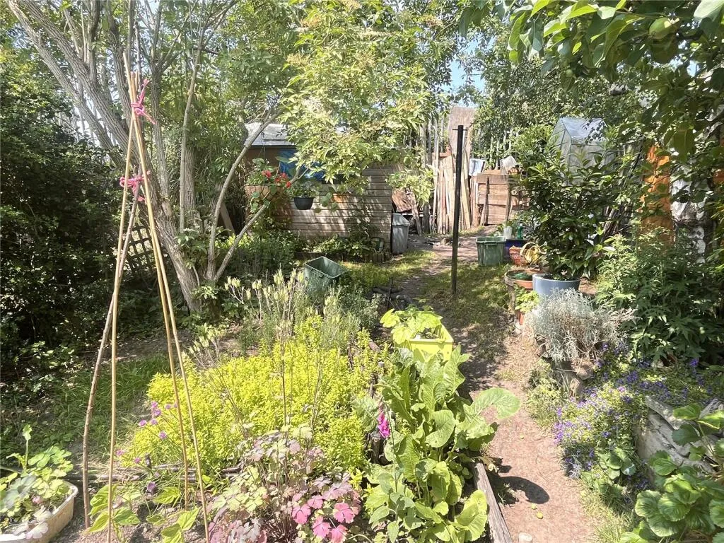 4 bed Semi-Detached