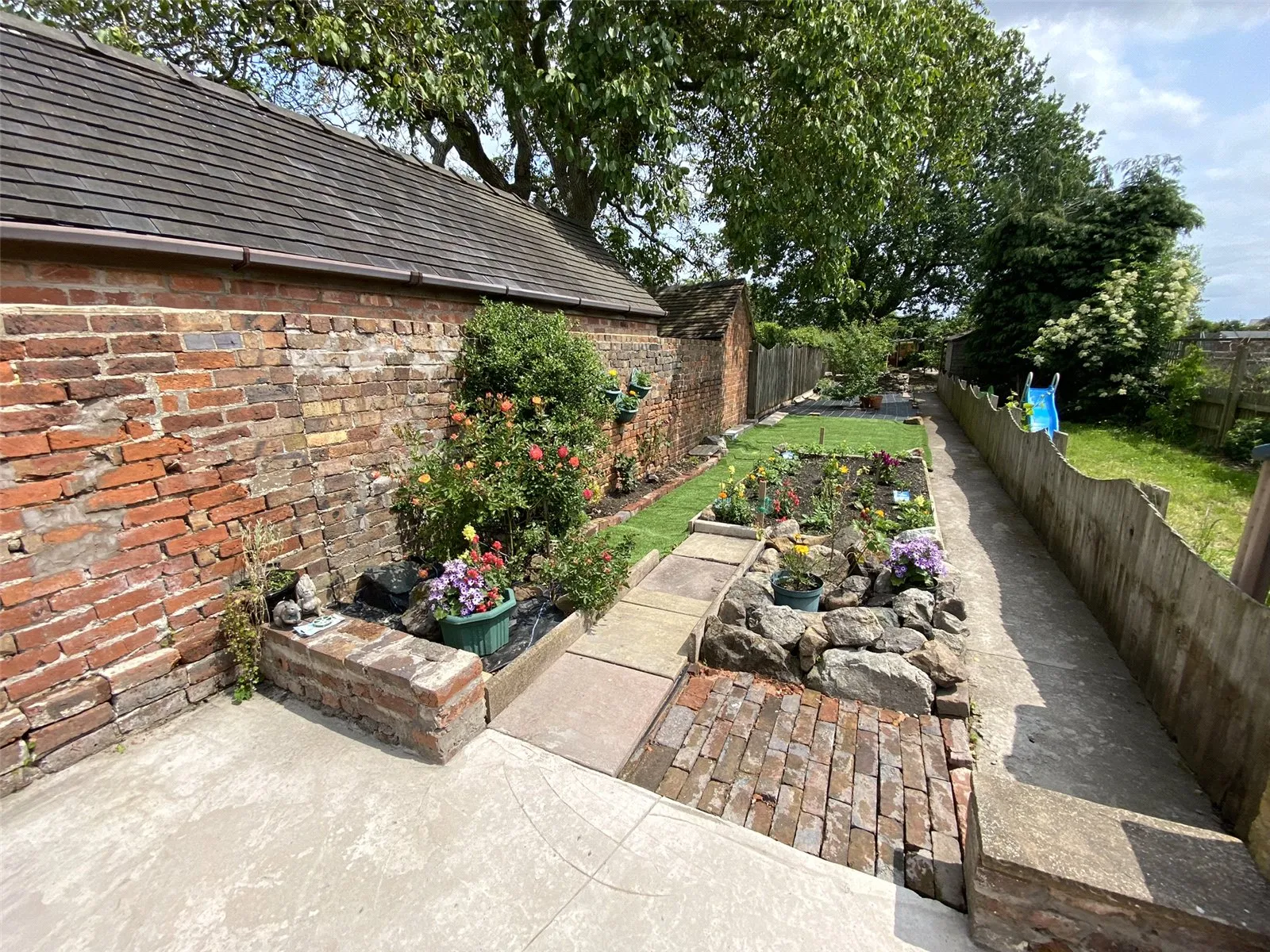 2 bed End of Terrace