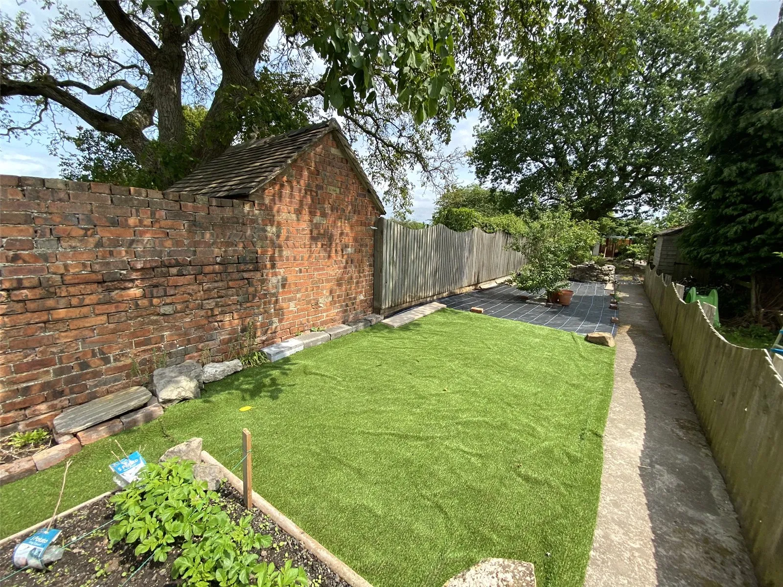 2 bed End of Terrace