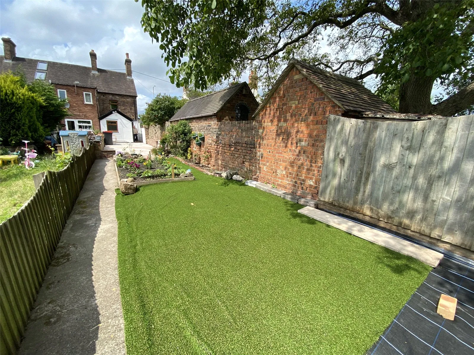 2 bed End of Terrace