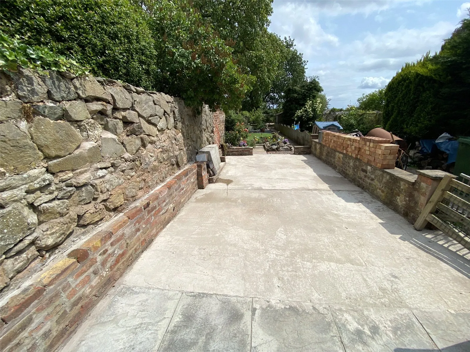 2 bed End of Terrace