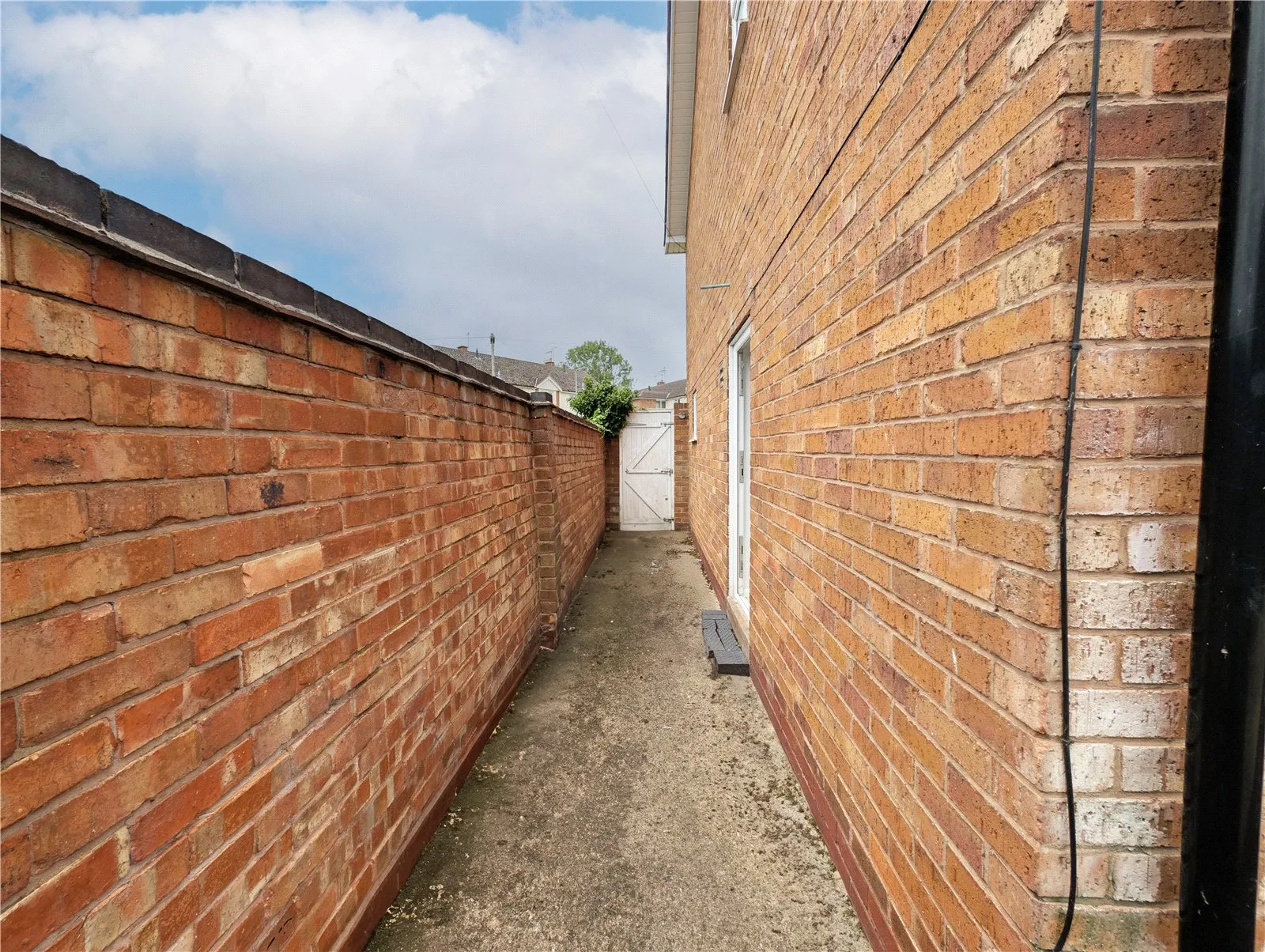 3 bed End of Terrace