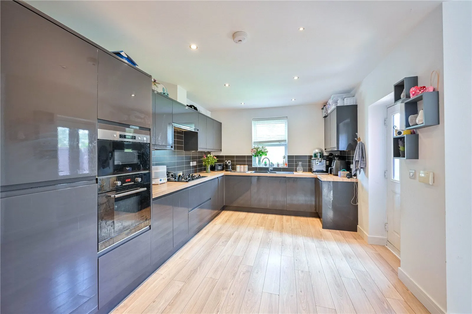5 bed Detached