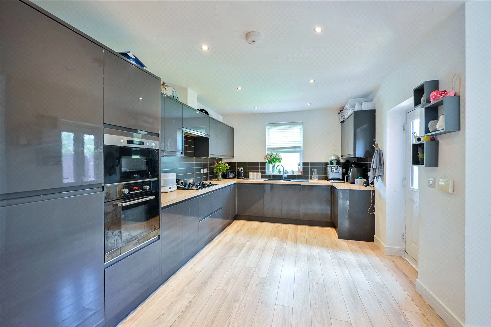 5 bed Detached